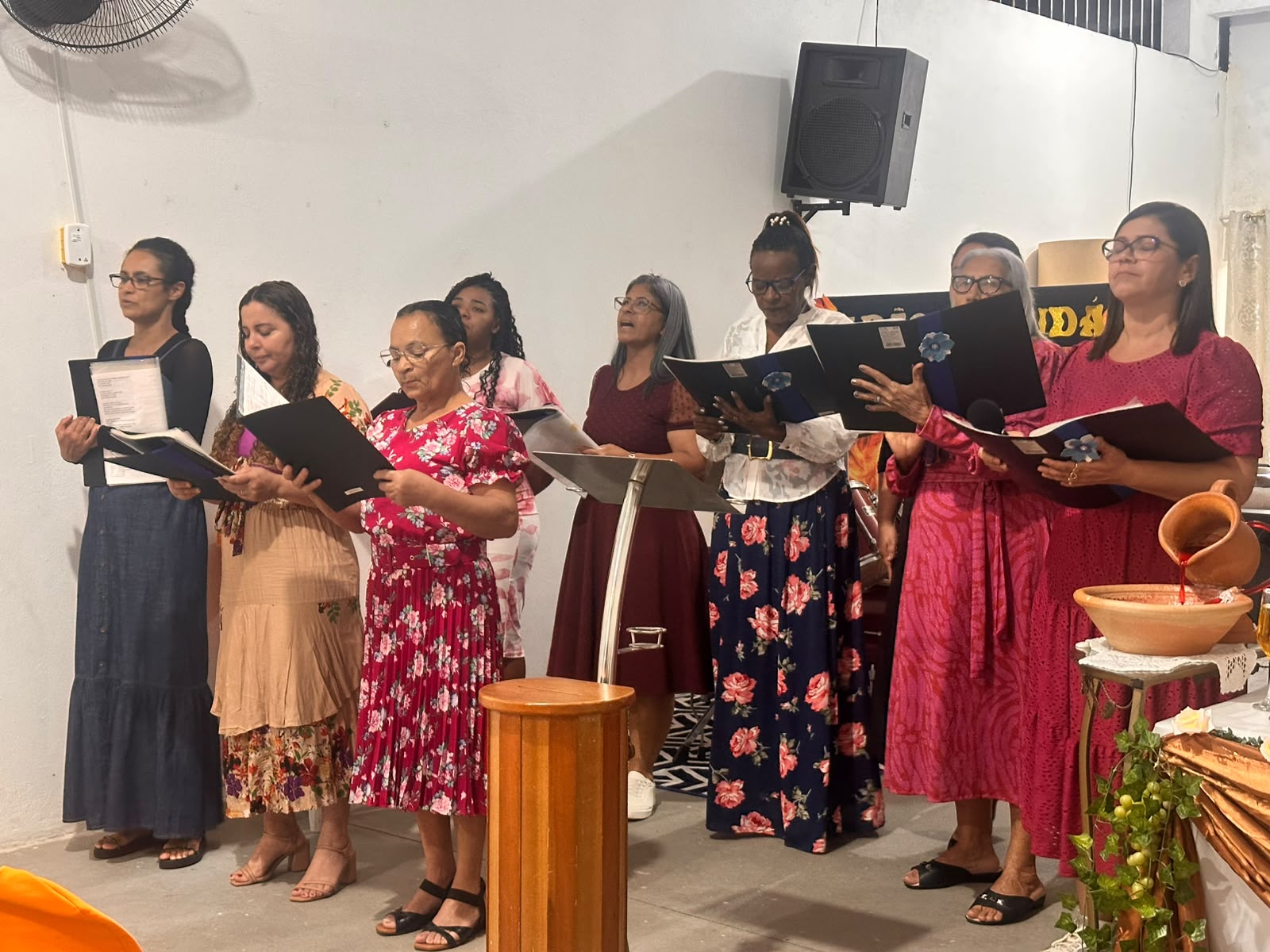 Momento de comunhão na Assembleia de Deus Acolhedora